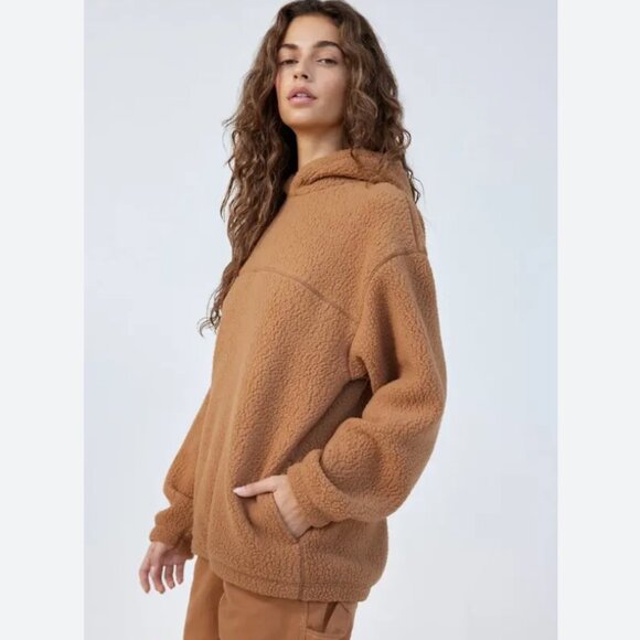 Aritzia TNA Sherpa Fleece‎ Pullover Hoodie Camel Size 2 - Picture 1 of 6